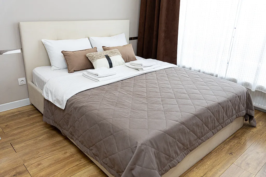 Студия в новом доме рядом с кадетским корпусом