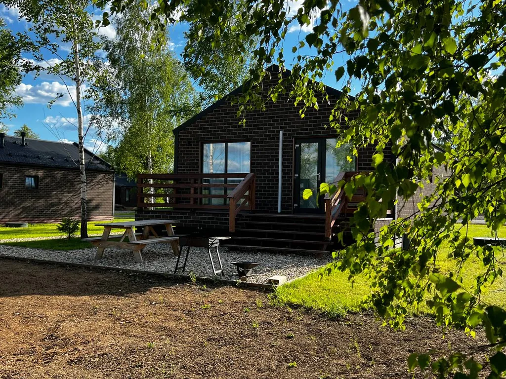 Творческий дом с игровой и полкой увлечений