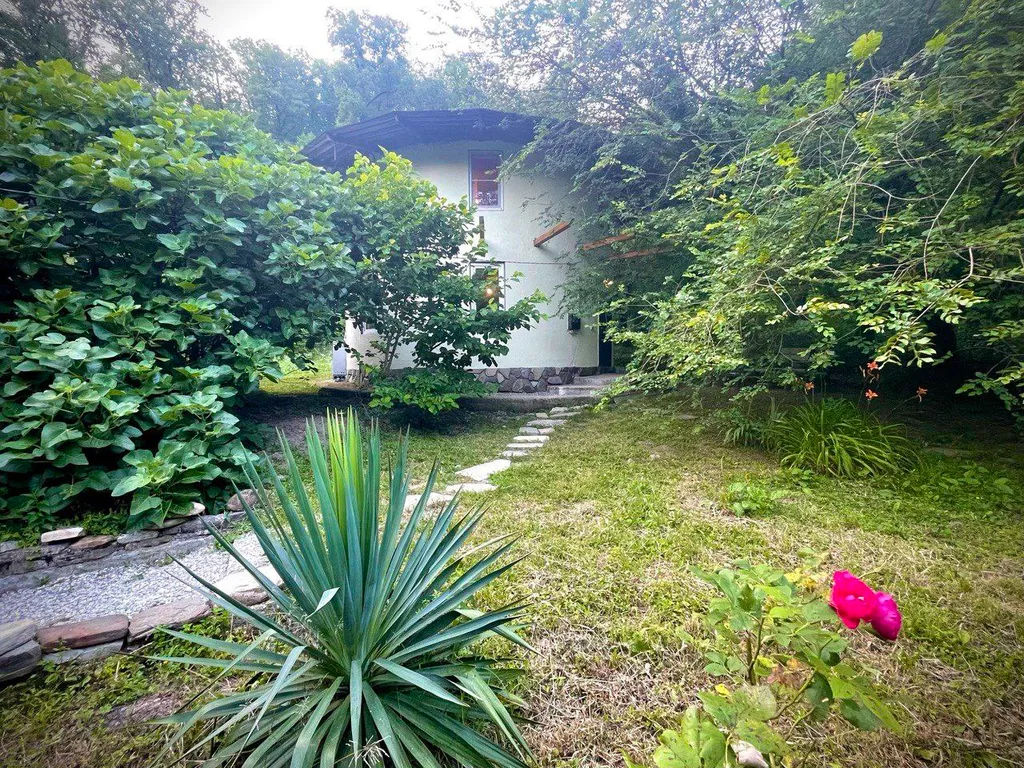 Уединённый Круглый Дом в горах Отшельник