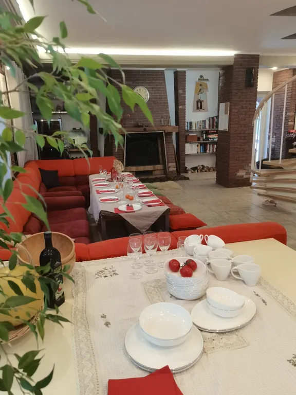 Дом релакса с камином и бассейном
