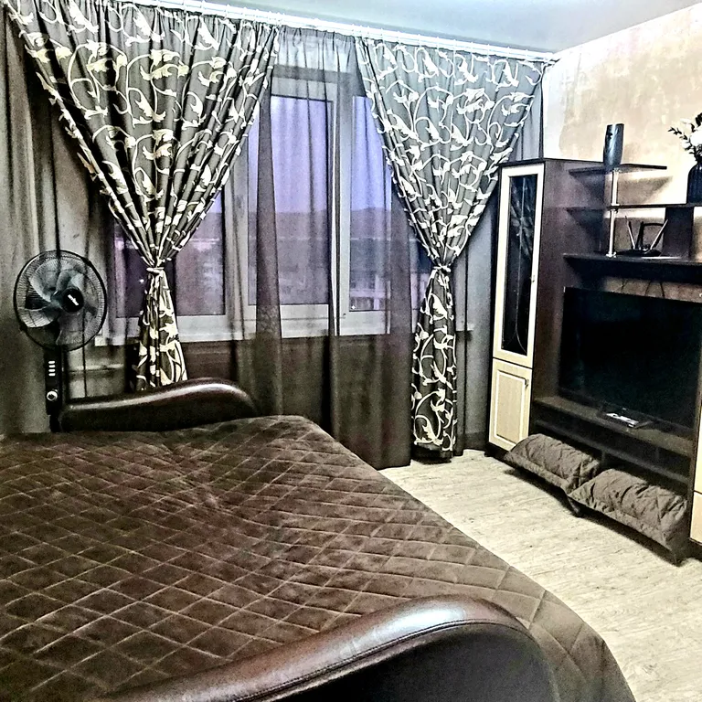 Бюджетная уютная комната-студия в центре с панорамным видом