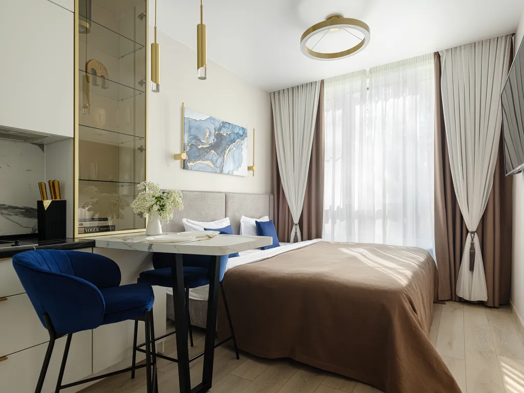 Дизайнерская студия с видом на сосны с закрытым двором