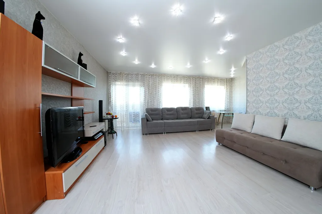 Панорамные апартаменты с видом на Иртыш