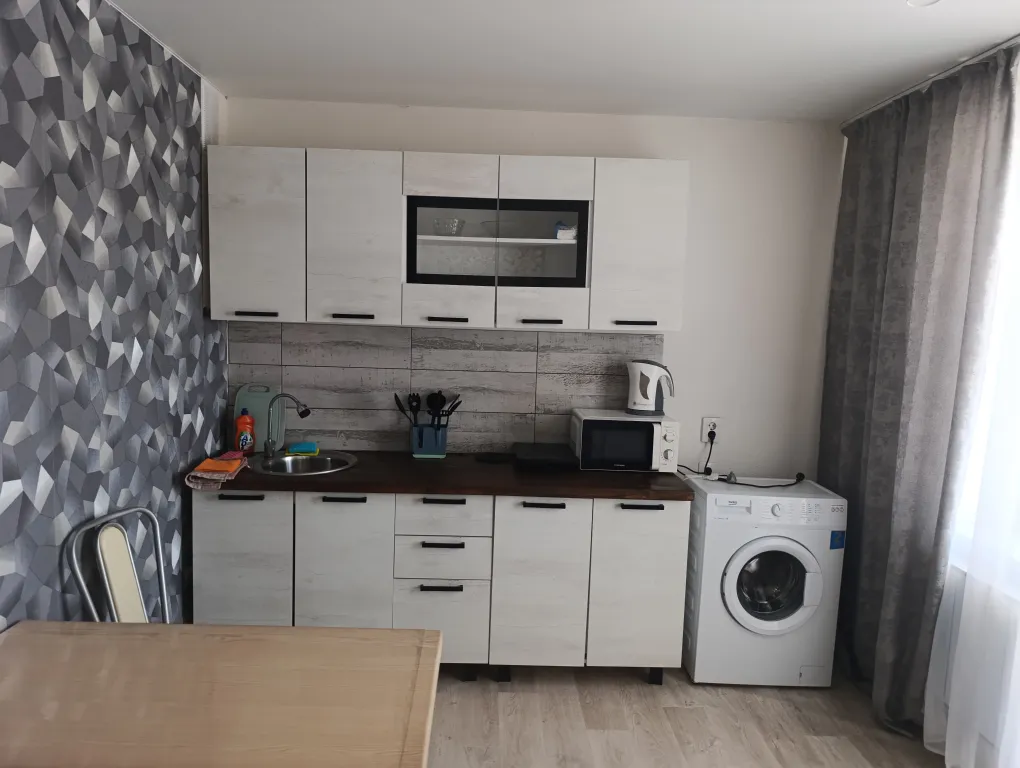 Уютная квартира, в новом доме с видом на пруд и горы