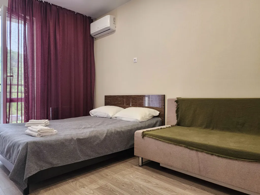 Квартира Просторная студия с балконом — аренда посуточно в Кудепста