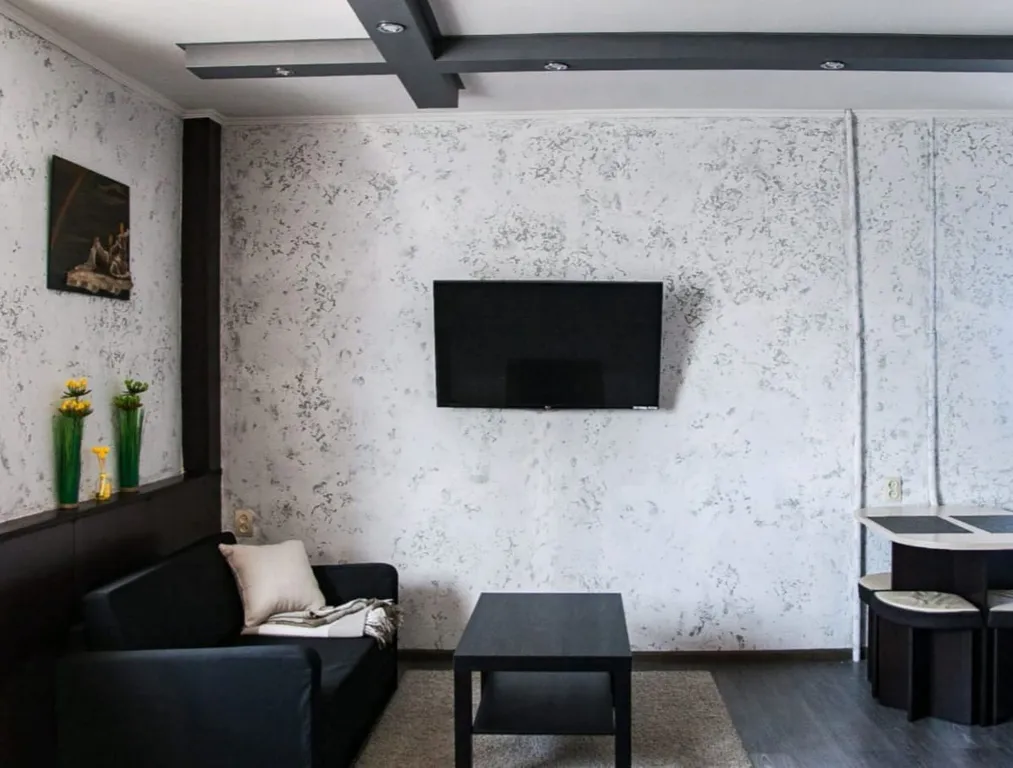 Студия с дизайнерским ремонтом