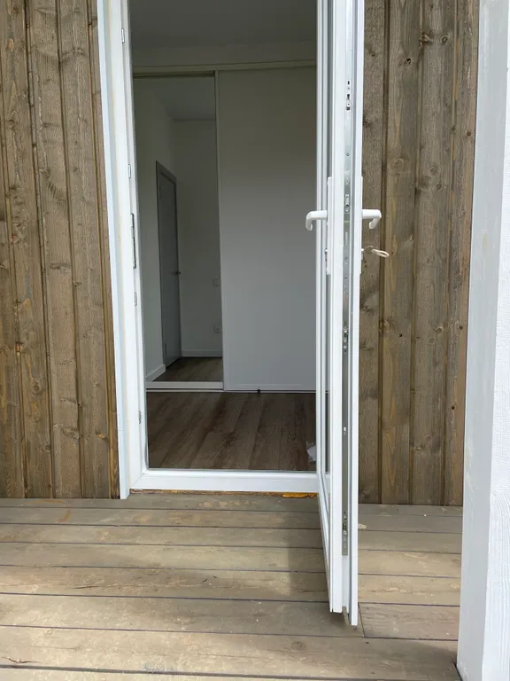 Уютный загородный дом на берегу озера