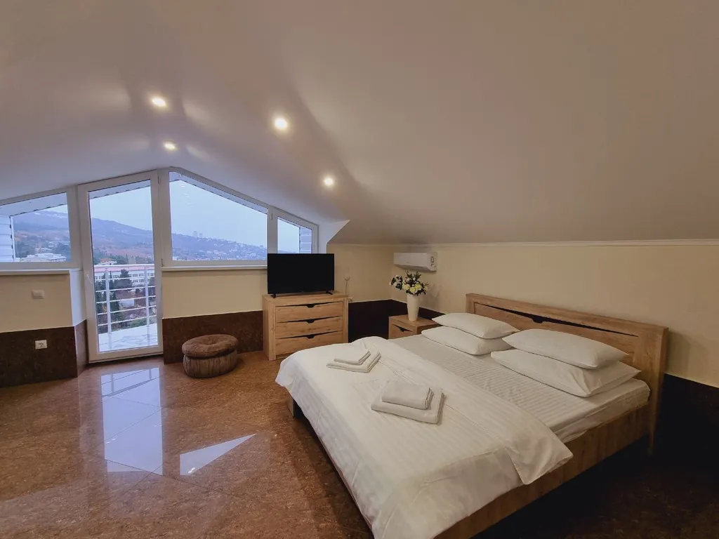 Квартира 2-комнатная Квартира — Симеиз