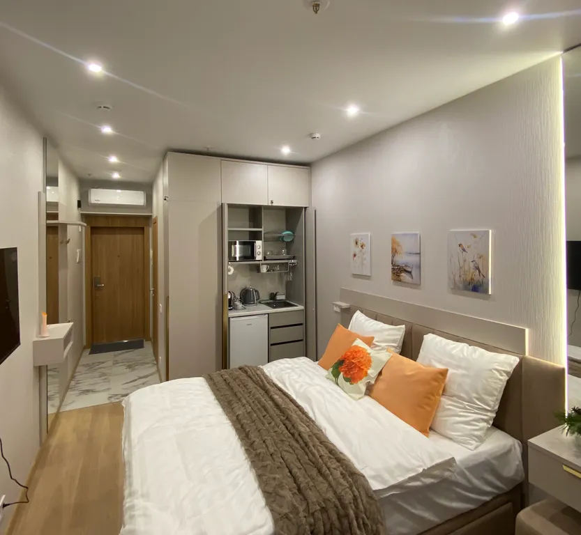 Студия с лоджией на заливе в комплексе с подогреваемым бассейном