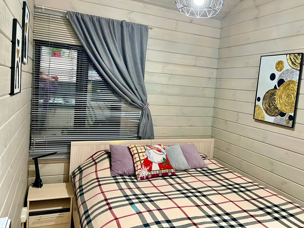 Коттедж Уютный домик на озере Волго на Селигере в сосновом бору — Турбаза Чайка