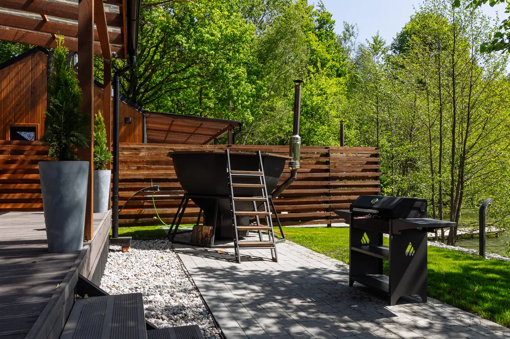 Дом с парилкой на озере