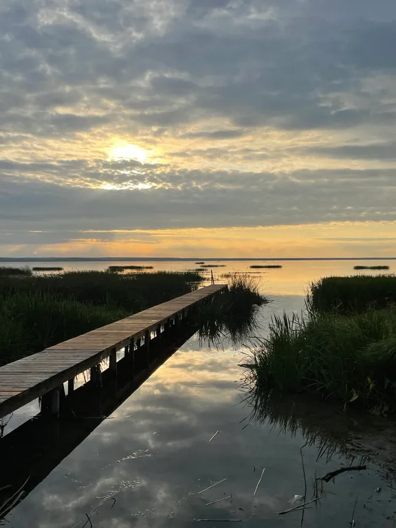 Дом рыбака с баней в самом живописном месте города, у реки и озера
