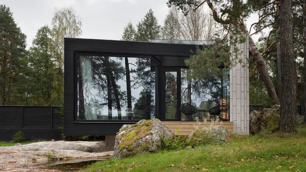 Загородный дом Stockholm с панорамными окнами на берегу реки Вуокса