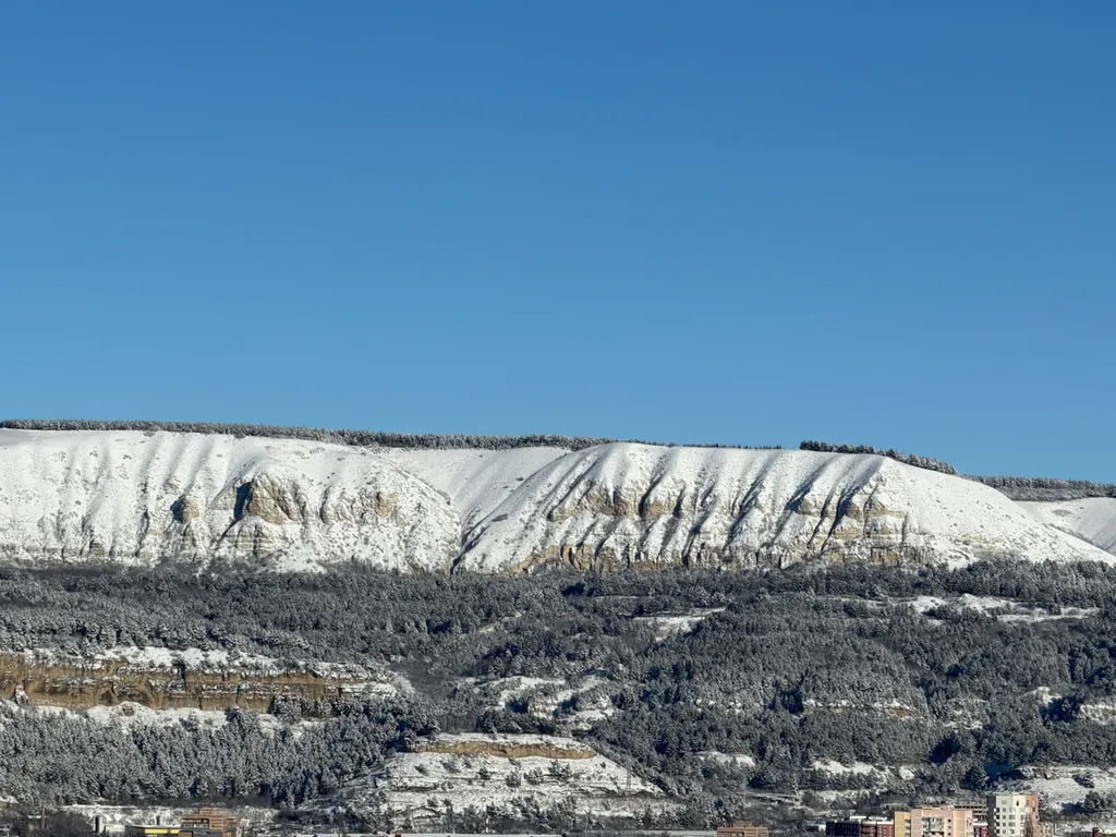 Просторная квартира с видом на горы в центре