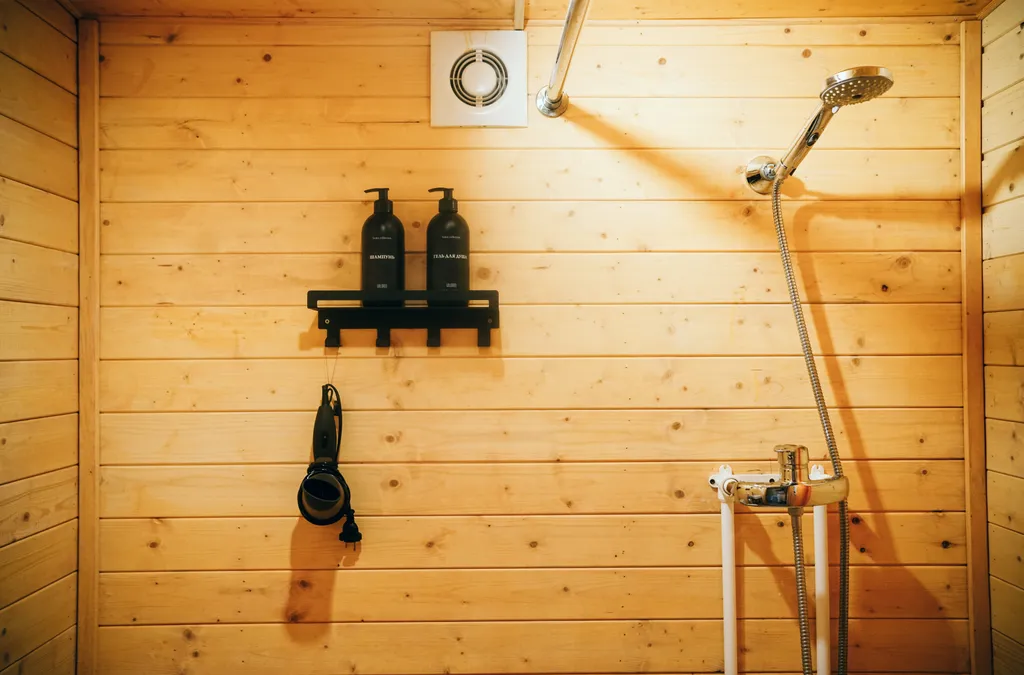 Уютный домик в лесу с террасой и беседкой