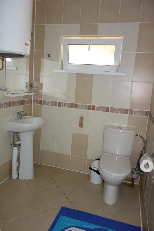 Коттедж Однокомнатный номер с отдельным входом (завтраки включены) — Рыбачий