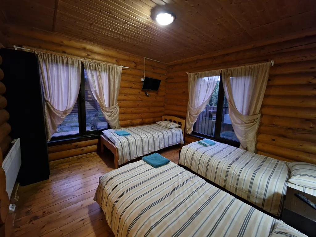 Уютный трёхместный эко-номер