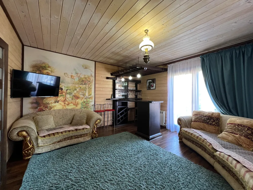 Дом с сауной и большой ванной на террасе