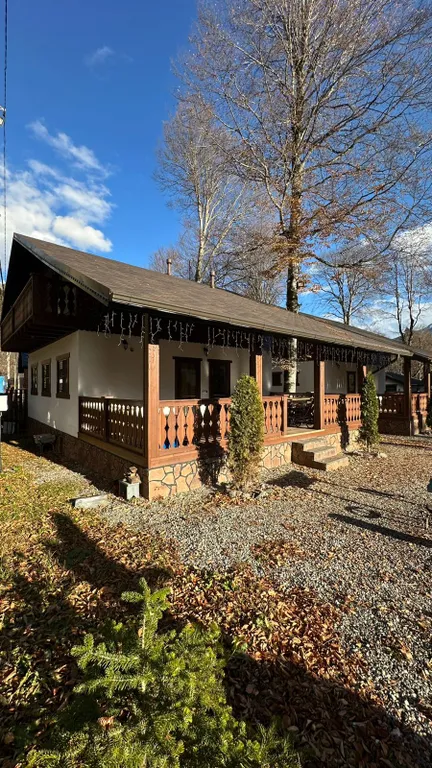 Шале с видом на горы и реку moon house arkhyz