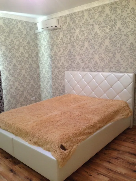 Большой дом в Евпатории со своим двором