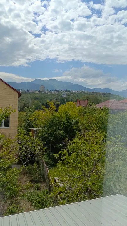 Уютная однокомнатная квартира с видом на горы в 15 минутах от моря