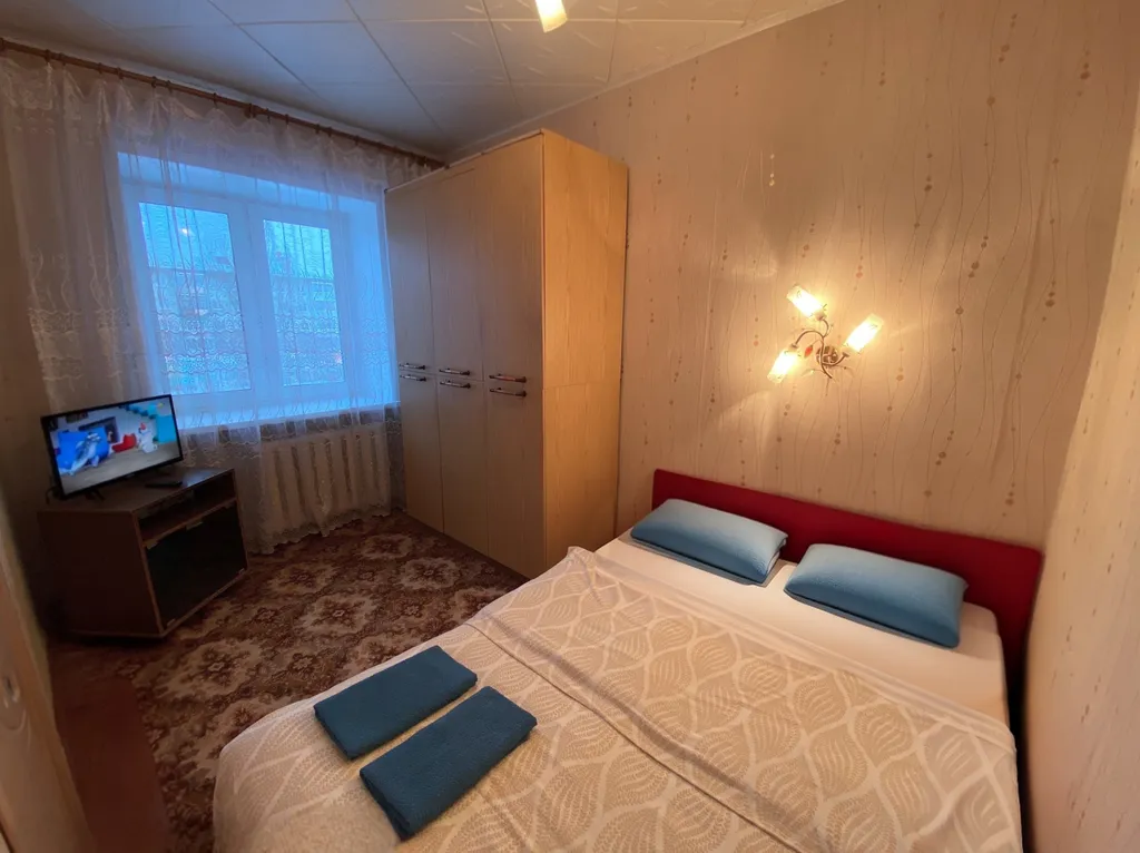 Квартира Эконом размещение в центре асбеста, жёлтый нарцисс — аренда посуточно в Асбест