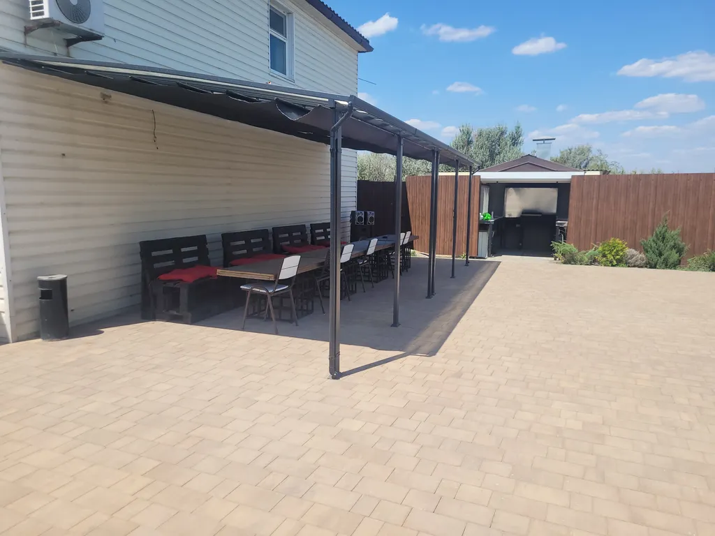 Дом на пляже озера