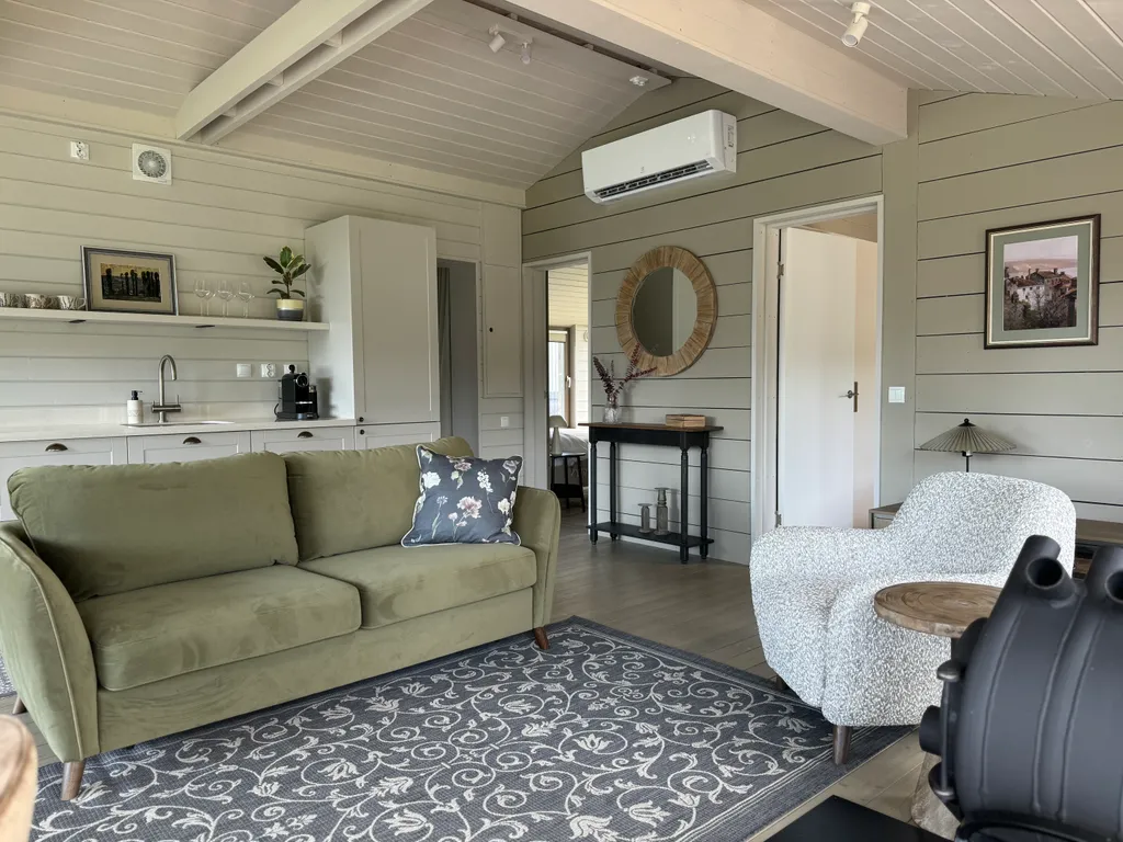 Уютный загородный дом в тишине