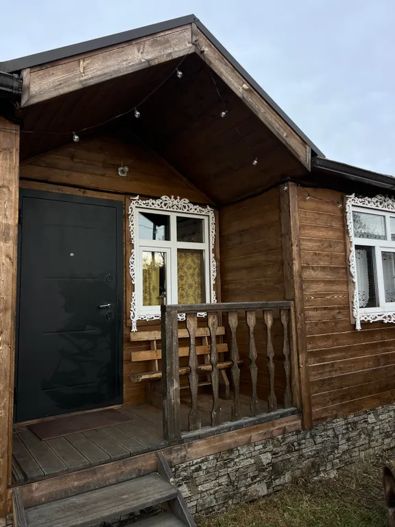 Дом в горах у реки