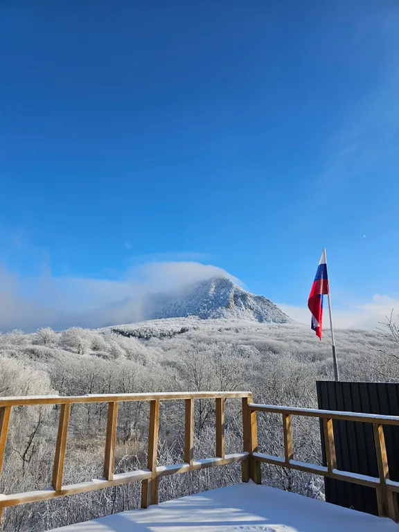 Уютный эко-дом у горы