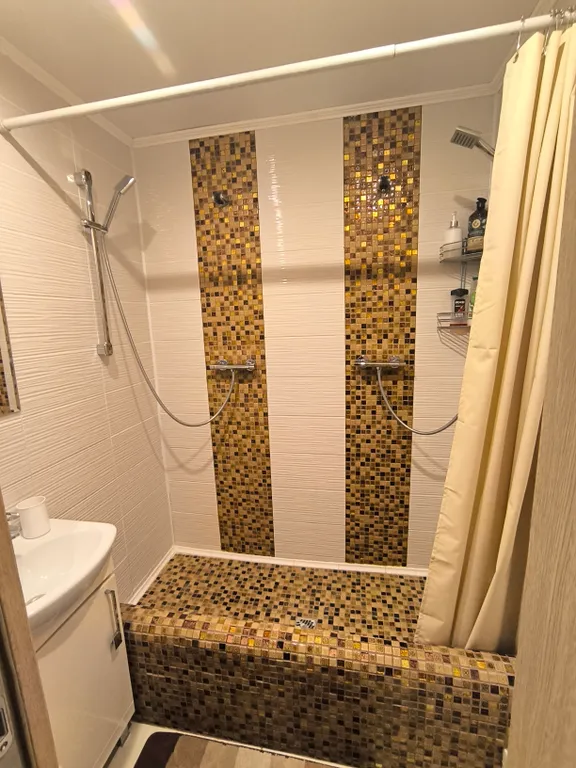 Пятикомнатная квартира с сауной и кинотеатром в центре