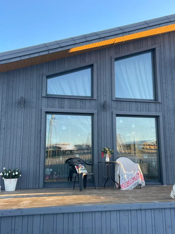 Коттедж Уютный загородный дом у живописного озера, с шикарной новогодней елкой — Санкт-Петербург