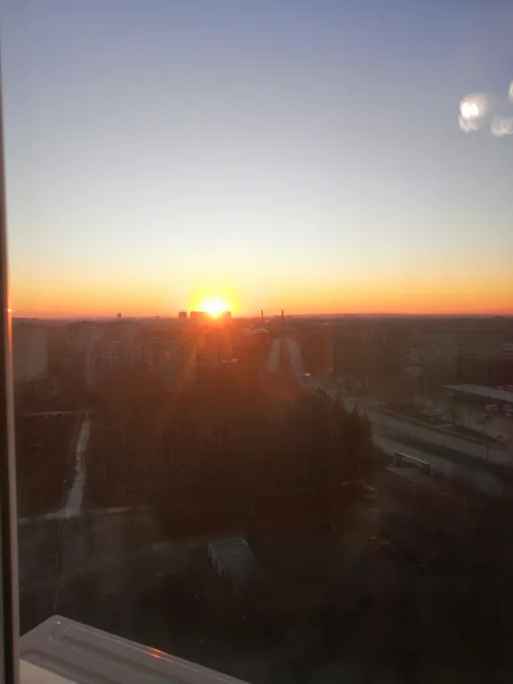 Современная квартира с видом на закат