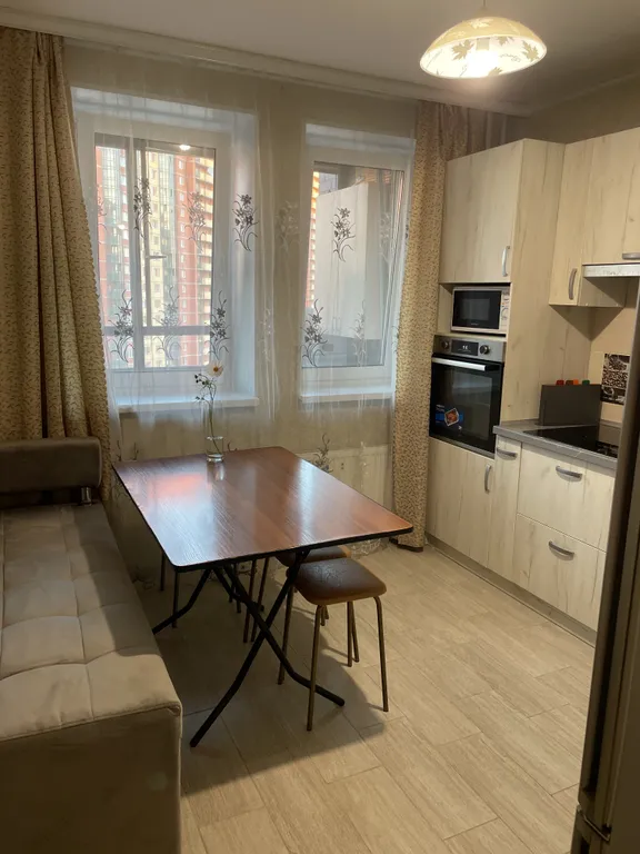 Уютная просторная квартира с просторной кухней