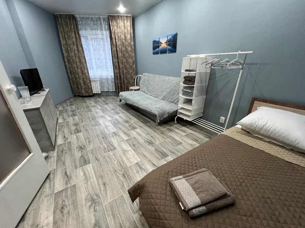 Уютная двухкомнатная квартира на первой линии, горы прямо из окна