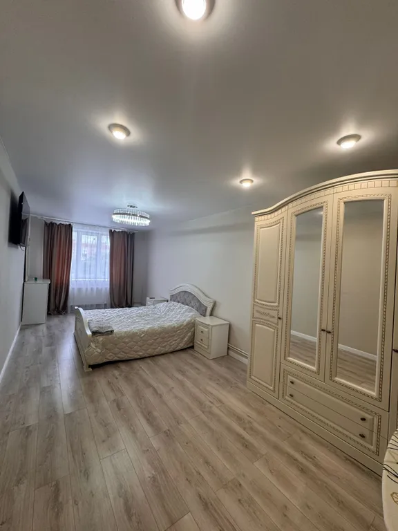 Новая дизайнерская квартира с новым ремонтом и мебелью