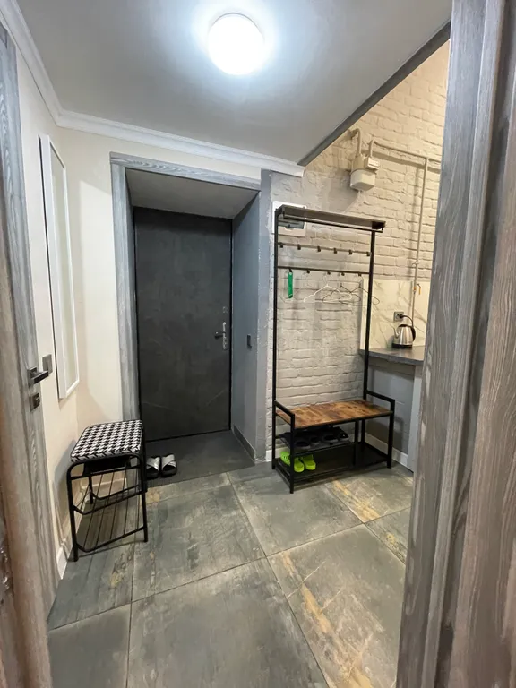 Двухкомнатная квартира на площади Революции