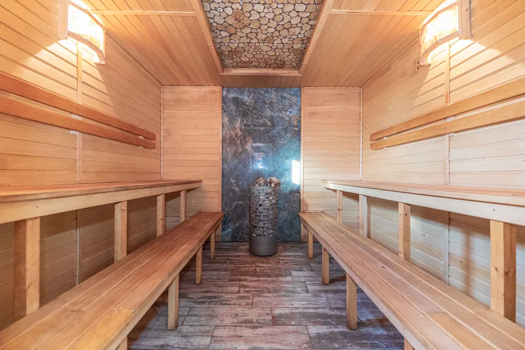 Дом с баней и бассейном