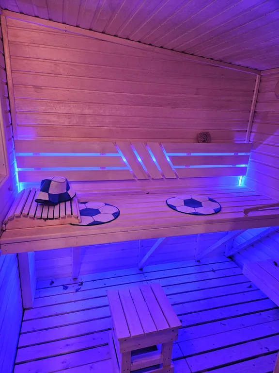 Коттедж для большой компании с баней