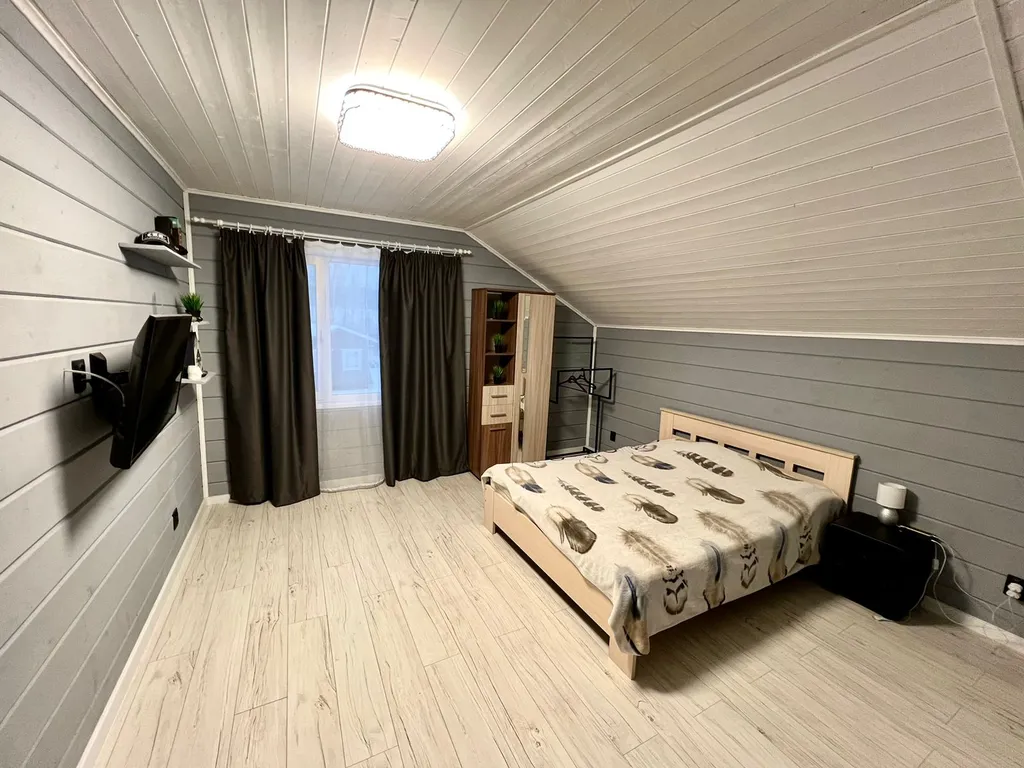 Дом и баня у реки