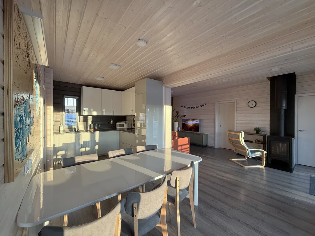 Коттедж Дом на 3 спальни с камином — Стеклянный