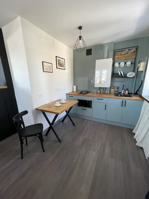 Небольшая квартира с авторским ремонтом