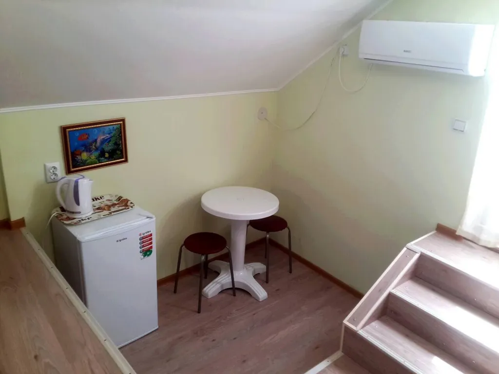 Квартира Квартира Уютный гостевой домик. Lemon с чистыми номерами, зелёным двориком. — Судак