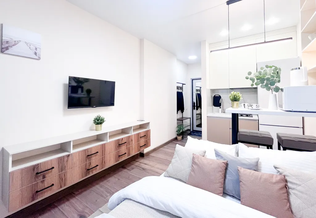 Очень уютная и светлая студия для двоих с лоджией