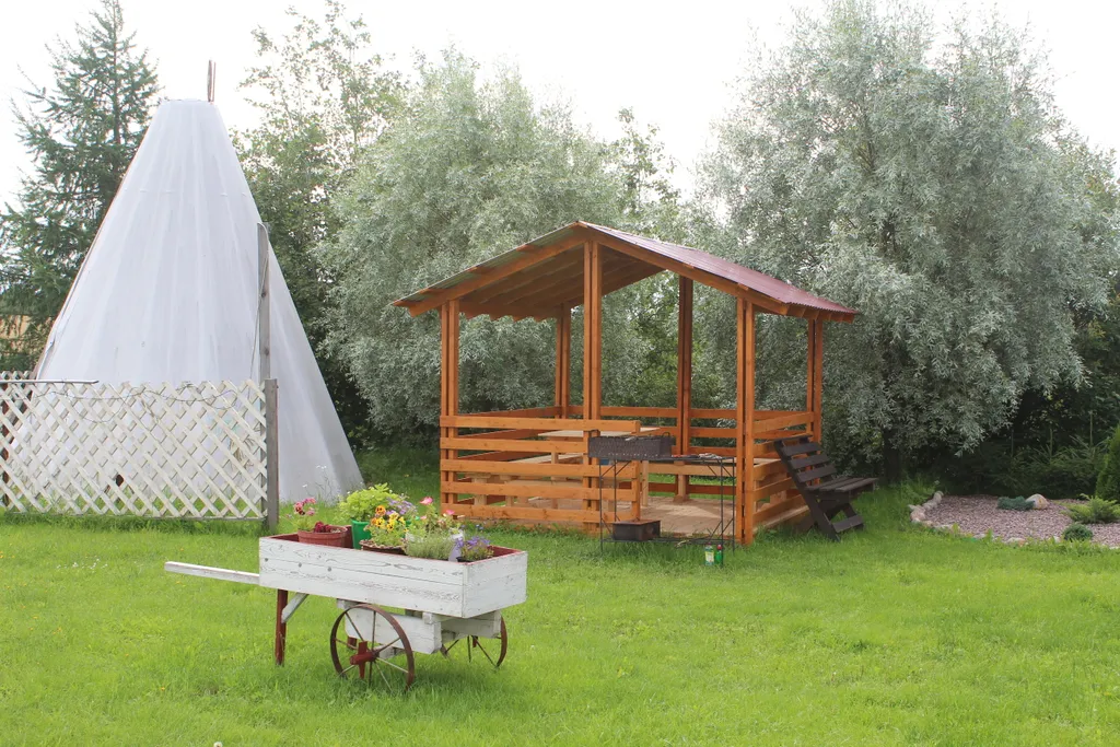 Дом на берегу реки