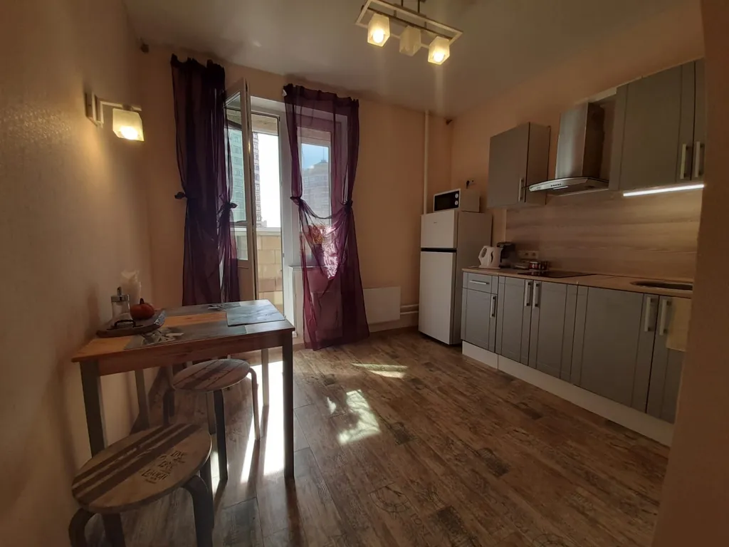 Солнечная 1-комнатная квартира на высоком этаже