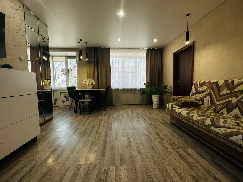 2 комнатная Горького 32