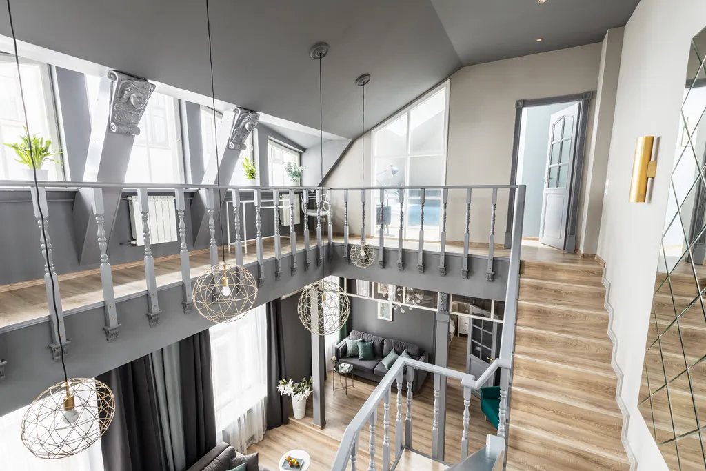 Атриум с распашной лестницей