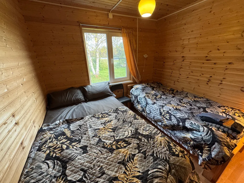 Домик прямо на берегу реки в Карелии