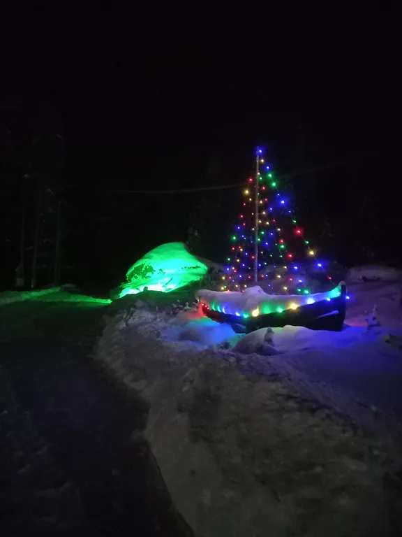 Уютный дом на берегу озера